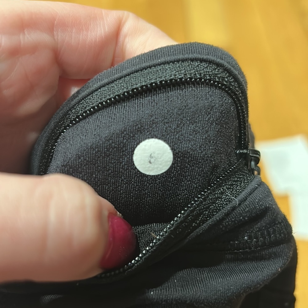 Lululemon size 6 black leggings-pilling noted on butt and groin area price as is - Picture 6 of 7